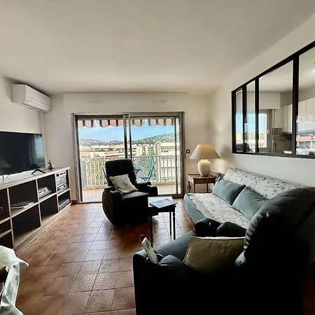 T3 Avec Piscine Et Parking, Au Bord De Mer, Sainte-maxime, Climatise Et Proche Commerces - Fr-1-226-542 *